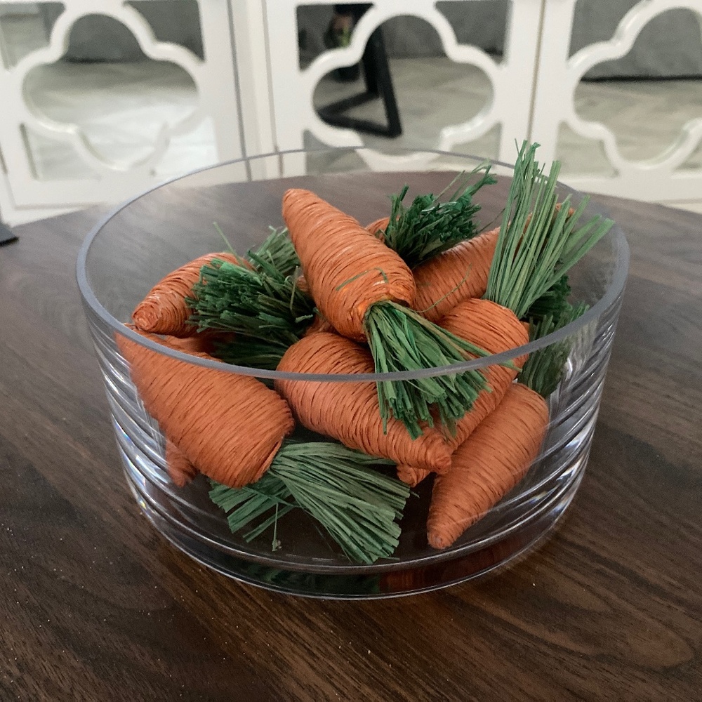 Carrot vase filler